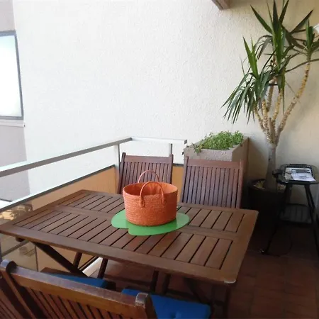 Confortable 2p Avec Loggia, Parking Prive Proche - Fr-1-750-14 Apartment