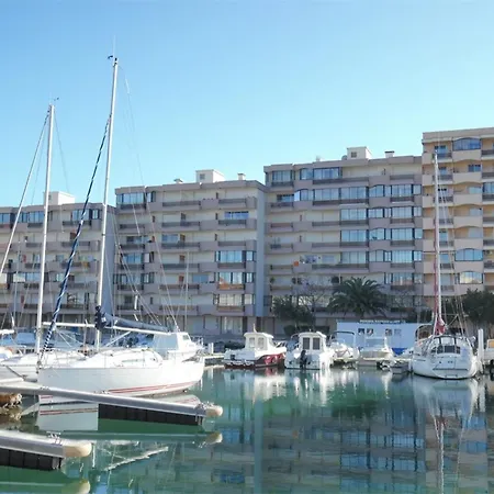 Apartment Confortable 2p Avec Loggia, Parking Prive Proche - Fr-1-750-14