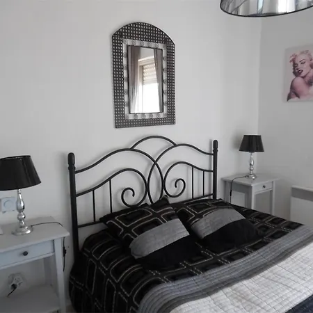 Confortable 2p Avec Loggia, Parking Prive Proche - Fr-1-750-14 Apartment *